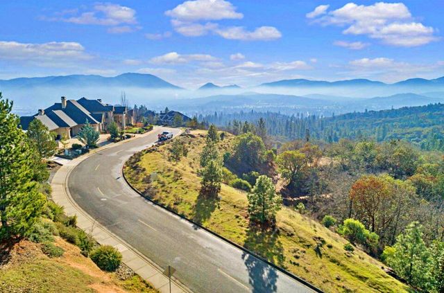 1172 NW Starlite Place, Grants Pass, OR 97526