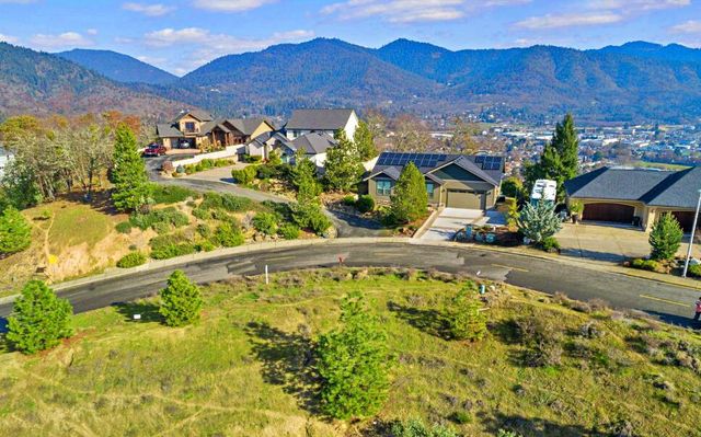 1172 NW Starlite Place, Grants Pass, OR 97526