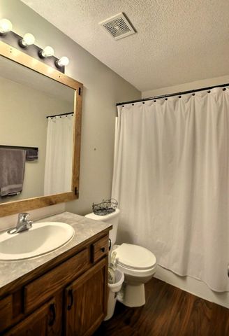 2205 S Shefford St, Wichita, KS 67209