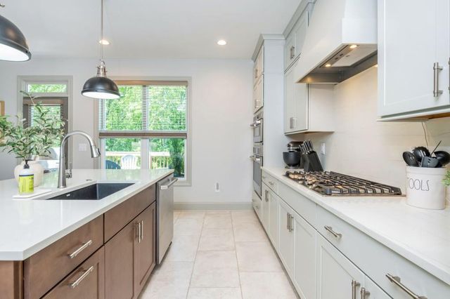 1013 Liberty Springs Drive, Woodstock, GA 30188