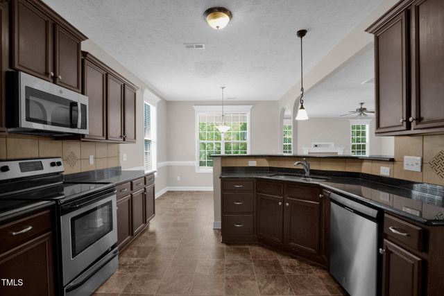 4013 Lifestyle Road, Fayetteville, NC 28312