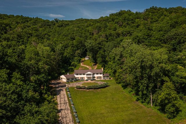 N2194 Valley ROAD, La Crosse, WI 54601