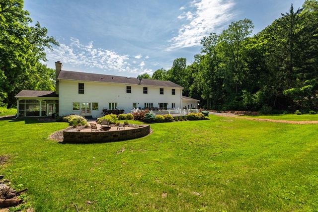 N2194 Valley ROAD, La Crosse, WI 54601