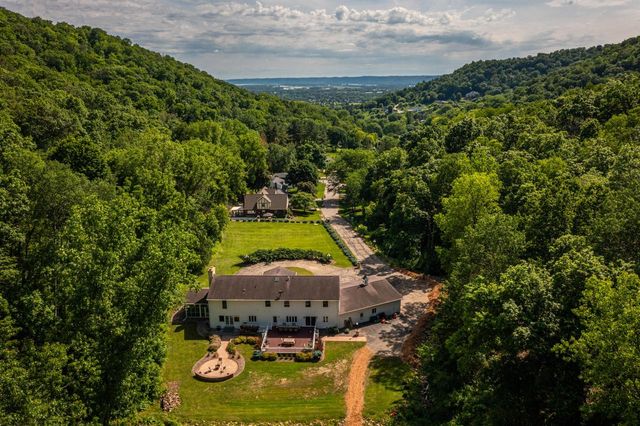 N2194 Valley ROAD, La Crosse, WI 54601