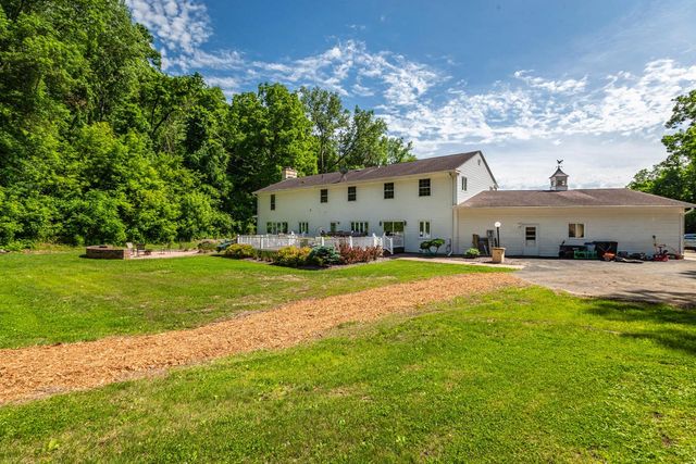 N2194 Valley ROAD, La Crosse, WI 54601