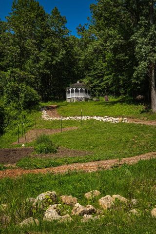 N2194 Valley ROAD, La Crosse, WI 54601