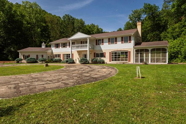 N2194 Valley ROAD, La Crosse, WI 54601