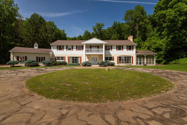 N2194 Valley ROAD, La Crosse, WI 54601