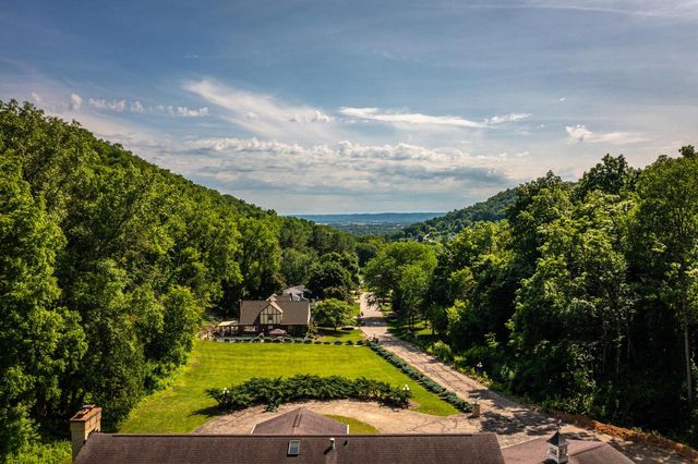 N2194 Valley ROAD, La Crosse, WI 54601