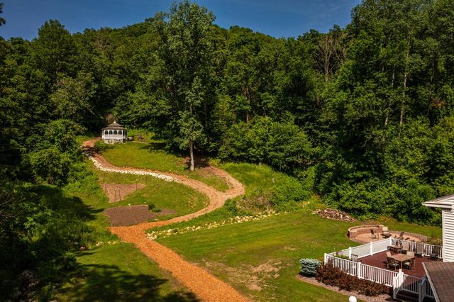 N2194 Valley ROAD, La Crosse, WI 54601