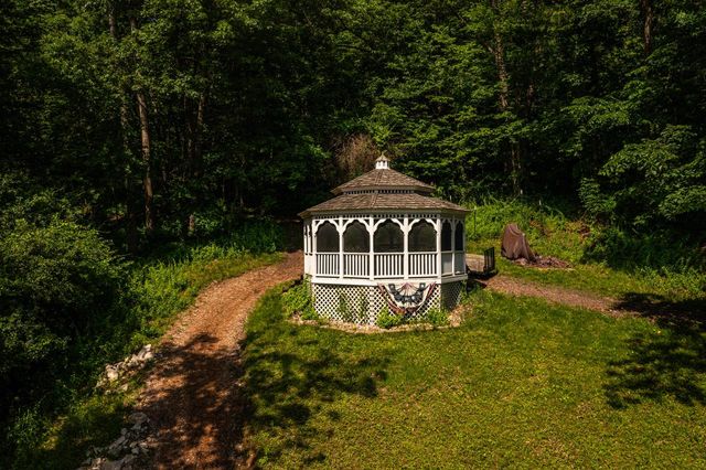 N2194 Valley ROAD, La Crosse, WI 54601