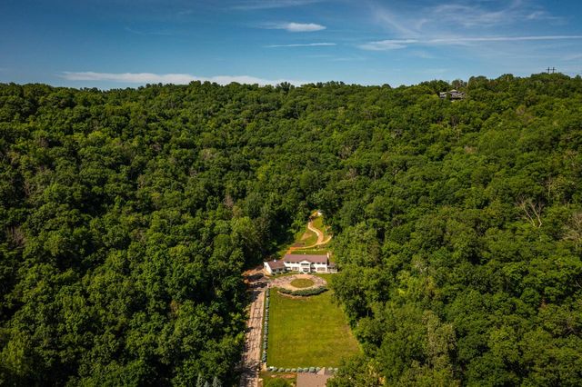 N2194 Valley ROAD, La Crosse, WI 54601