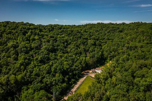 N2194 Valley ROAD, La Crosse, WI 54601