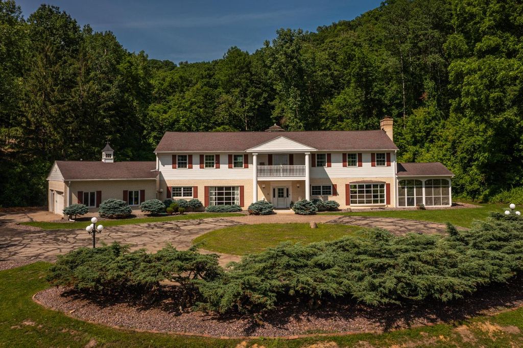 N2194 Valley ROAD, La Crosse, WI 54601