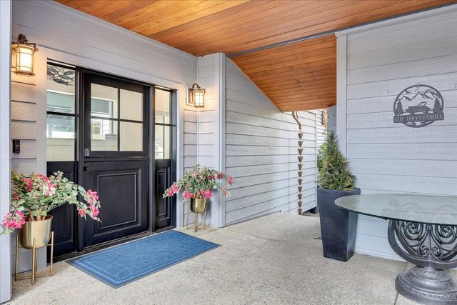 870 Bret Harte Dr, Copperopolis, CA 95228