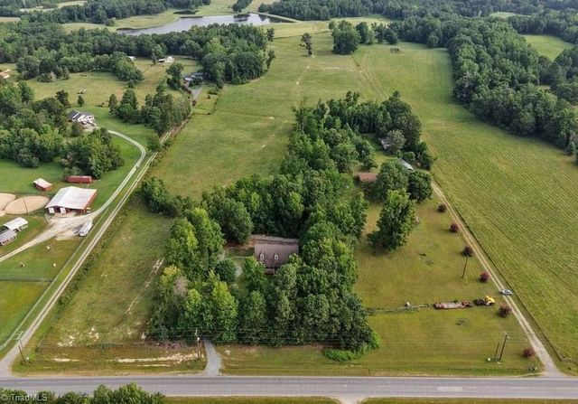 7039 Old 421 Road, Liberty, NC 27298