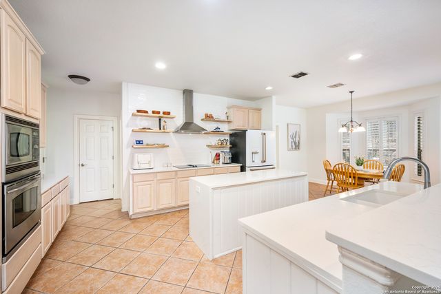 43 Three Lakes Drive, San Antonio, TX 78248