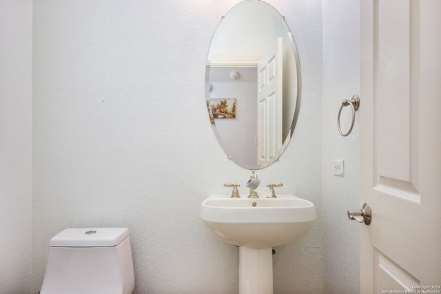 43 Three Lakes Drive, San Antonio, TX 78248