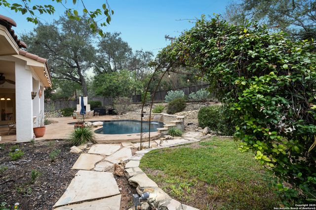 43 Three Lakes Drive, San Antonio, TX 78248