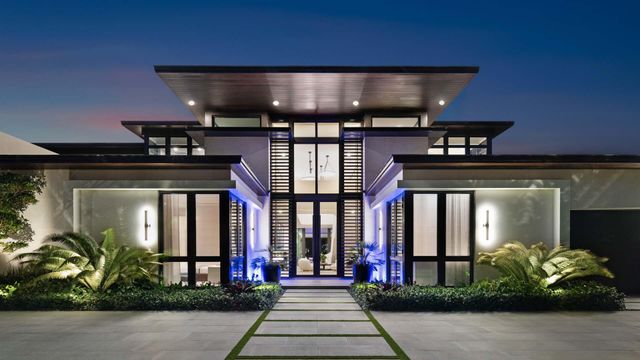 207 W Coconut Palm Road, Boca Raton, FL 33432