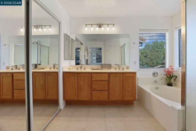 5568 Brook Falls Ct, Stockton, CA 95219