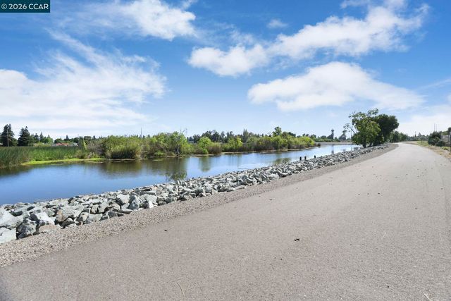5568 Brook Falls Ct, Stockton, CA 95219