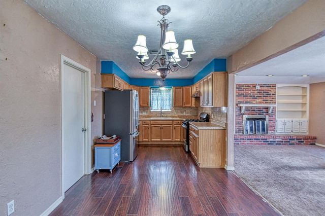 300 S English Drive, Moore, OK 73160