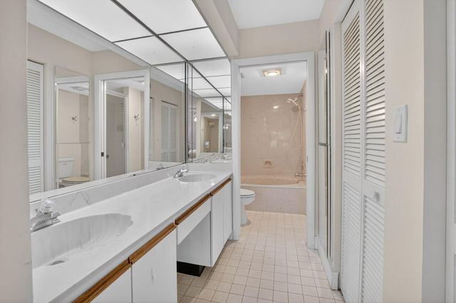 5021 Oakhill Lane 114, Delray Beach, FL 33484