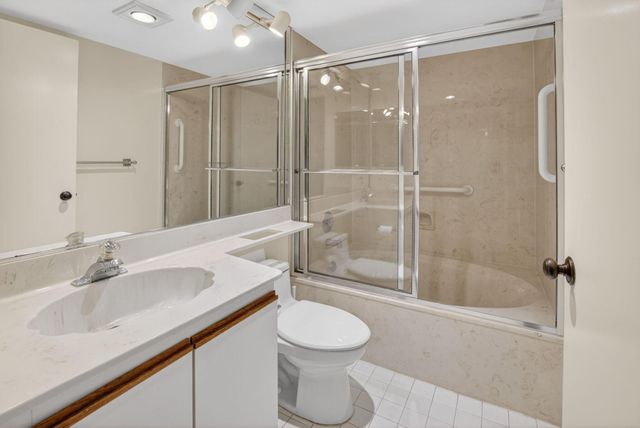 5021 Oakhill Lane 114, Delray Beach, FL 33484