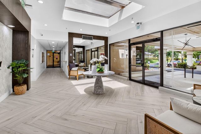 5021 Oakhill Lane 114, Delray Beach, FL 33484