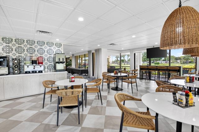 5021 Oakhill Lane 114, Delray Beach, FL 33484