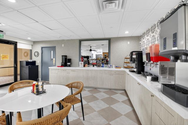 5021 Oakhill Lane 114, Delray Beach, FL 33484