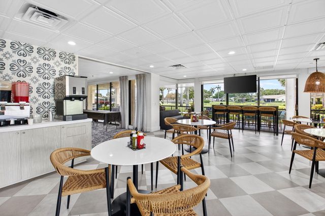 5021 Oakhill Lane 114, Delray Beach, FL 33484