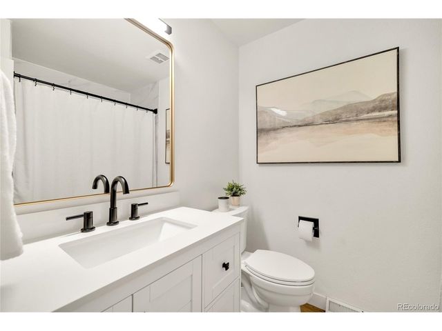 1535 S Zang Ct, Lakewood, CO 80228