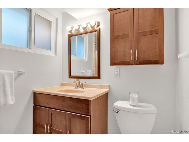1535 S Zang Ct, Lakewood, CO 80228