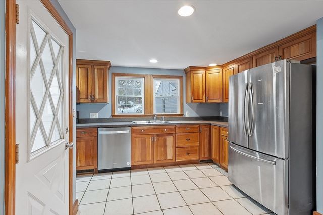 559 Merriam Ave, Leominster, MA 01453