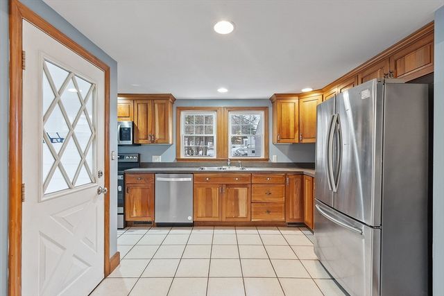 559 Merriam Ave, Leominster, MA 01453