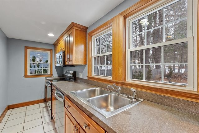 559 Merriam Ave, Leominster, MA 01453