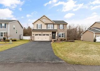 8536 Mcnamara Drive, Clay, NY 13041