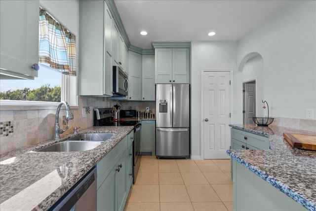 1012 22nd Street Street D, Dickinson, TX 77539