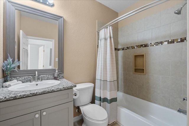 1012 22nd Street Street D, Dickinson, TX 77539