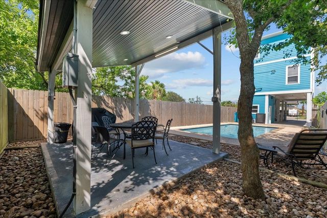 1012 22nd Street Street D, Dickinson, TX 77539