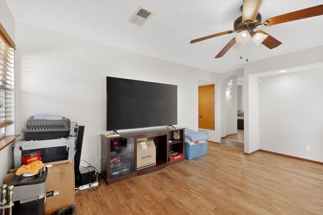 2813 Mesa Road SE, Rio Rancho, NM 87124