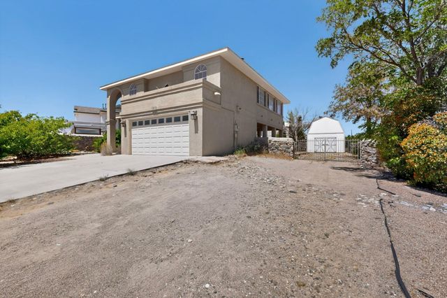 2813 Mesa Road SE, Rio Rancho, NM 87124
