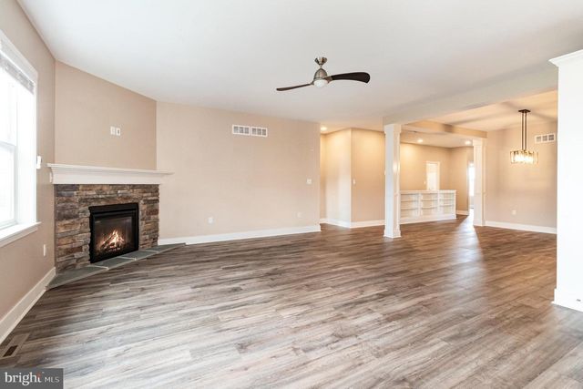 6124 WESTON DR, Harrisburg, PA 17111