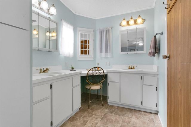 32520 W GOLF COURT, Leesburg, FL 34748