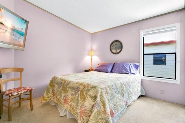 32520 W GOLF COURT, Leesburg, FL 34748
