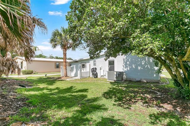 32520 W GOLF COURT, Leesburg, FL 34748