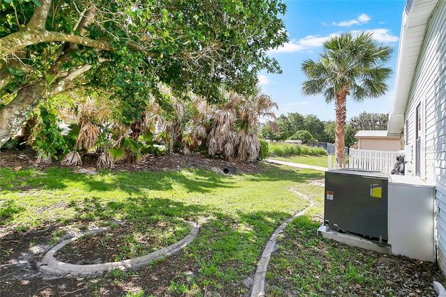 32520 W GOLF COURT, Leesburg, FL 34748
