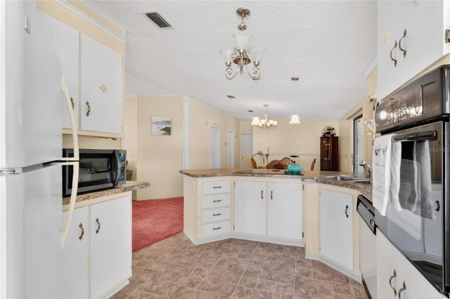 32520 W GOLF COURT, Leesburg, FL 34748